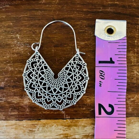 💥Silver Basketweave Hoop Earrings - Picture 6 of 9